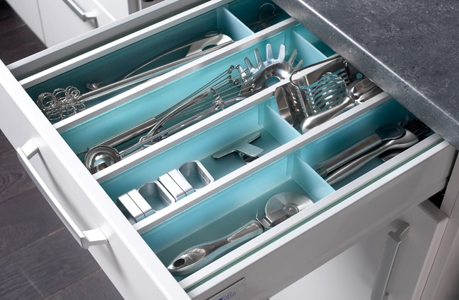 Beautifully tidy drawers from 3stylekitchens.co.uk Picture