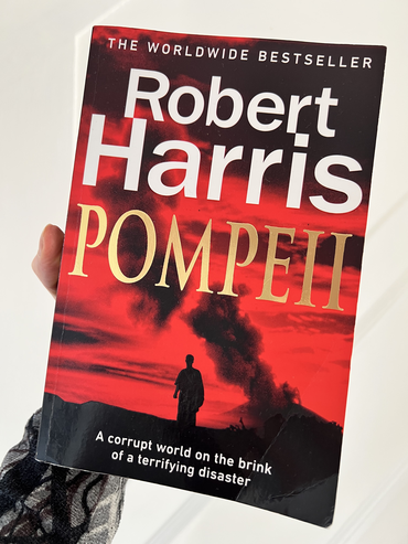 Picture of Pompeii by Robert Harris front cover