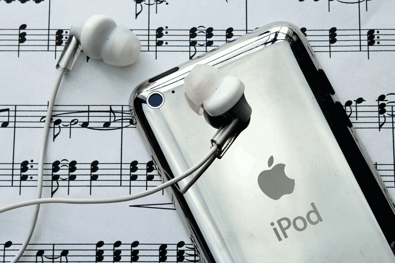 Picture of ipod and headphones