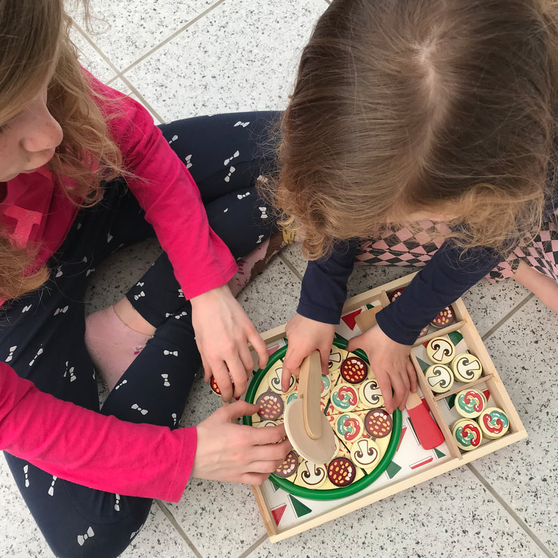 Picture of children playing with Melissa and Doug wooden pizza set toy