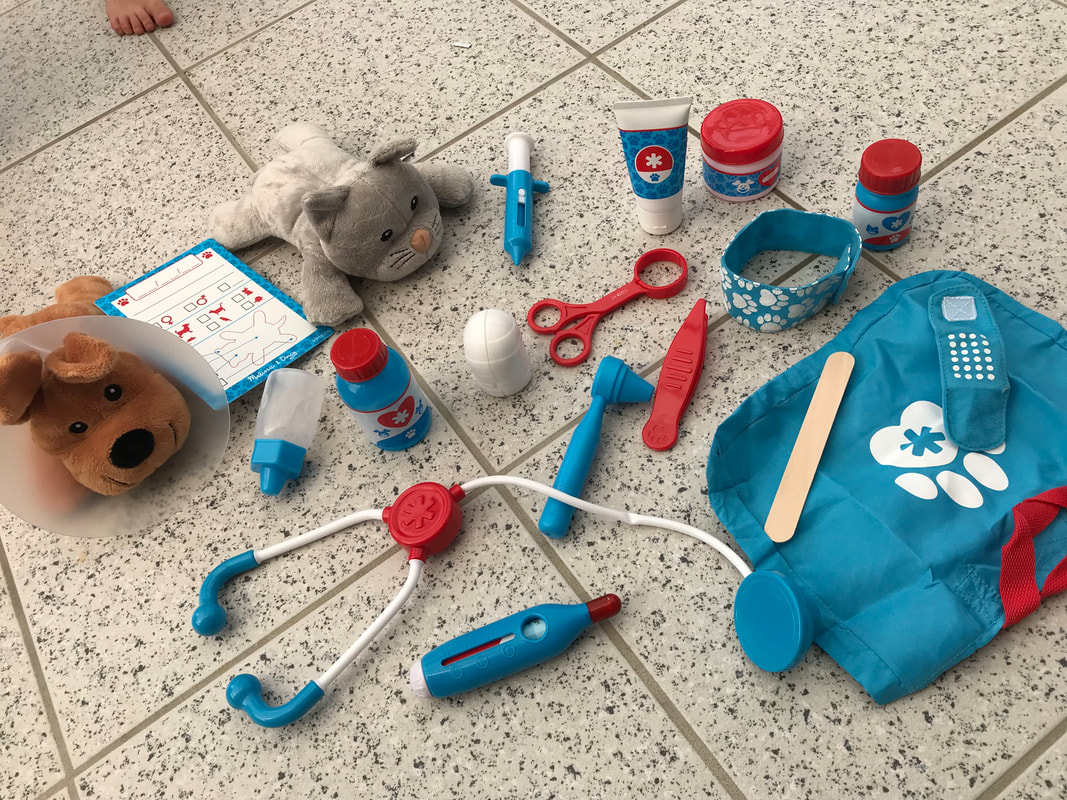 Picture of Melissa and Doug Pet Vet toy play set contents