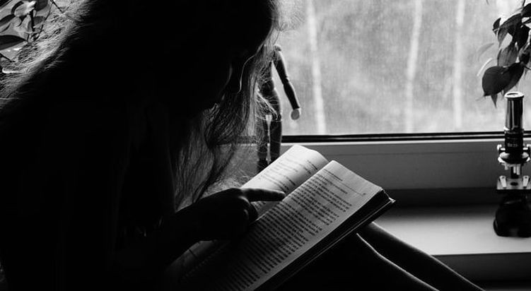 Picture of a girl reading