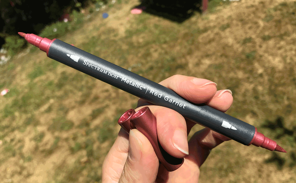 Picture of dual tipped Spectrum Noir Metallic Marker Red Garnet